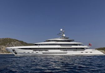 Polestar Yacht Charter in Dubai